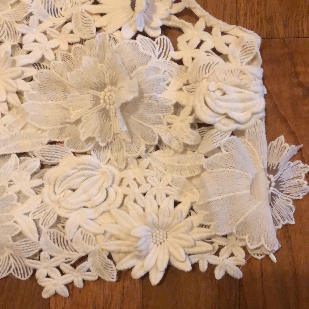 Embroidered White Floral Tank Too Crop Top - Picture 3 of 6